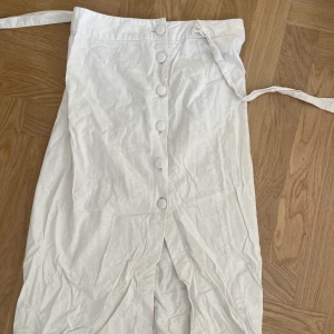 Fin vit kjol - Bra skick! Använd ganska mycket. 