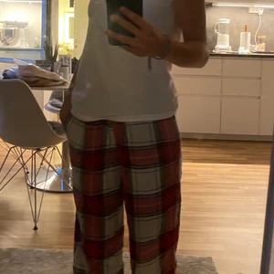Pyjamas byxor - Jag säljer dessa jätte sköna byxor från ginatricot 💗använt förtal gånger 💗super fina💗