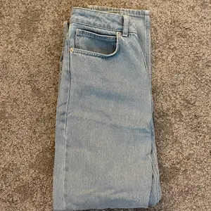 Snygga jeans från Nelly, men har tyvärr blivit lite korta för mig. Nypris 399kr. Köparen står för frakten.