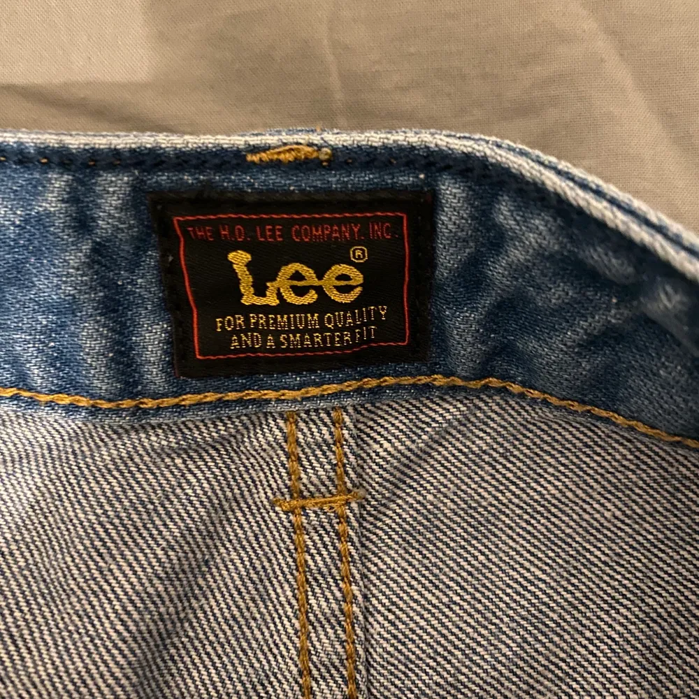 Vida, högmidjade jeans från Lee i storlek W29 L31. Original priset är 999kr. Skriv privat för fler bilder och gärna innan betalning. Jeans & Byxor.
