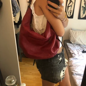 Röd väska!  - Perfekt röd väska nu till hösten ❣️