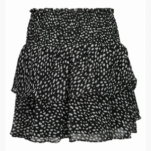 Chelsea kjol - Jag säljer denna jätte fina kjolen från Chelsea som jag köpte i butik för ungefär ett år sedan. Inga defekter. Säljer pga att den inte kommer till användning! Kom privat för mer info!! :)