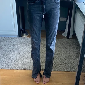 Zara jeans storlek 34 - Betalning via swish, kan mötas upp i Stockholm!