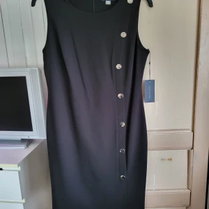 Tommy Hilfiger klänning - Ny med prislapp kvar