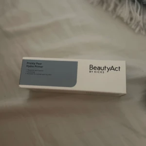 Helt ny primer - Hej! Säljer min helt nya primer då jag köpte fel sort.. o slarvat bort kvittot. Från beautyact  