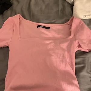 Tröja från bik bok  - En rosa tröja från zara med en fyrkantig urringning brukade använda ofta förut men inte längre 