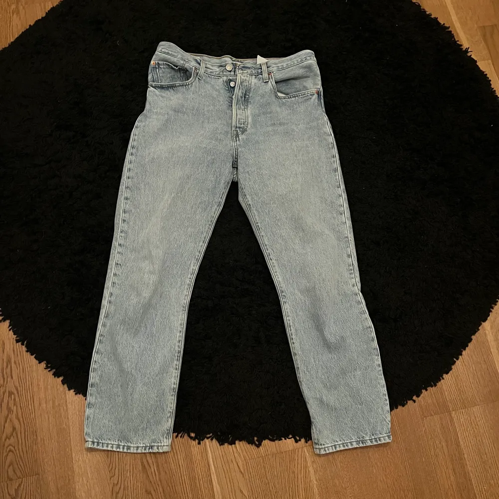 Storlek: w30 L28  Endast testade   Nypris: 1300kr  Highwaist men kan användas som Lowwaist  Frakt inkluderat i pris  Kontakta mig vid intresse av köp (sker via Swish). Jeans & Byxor.