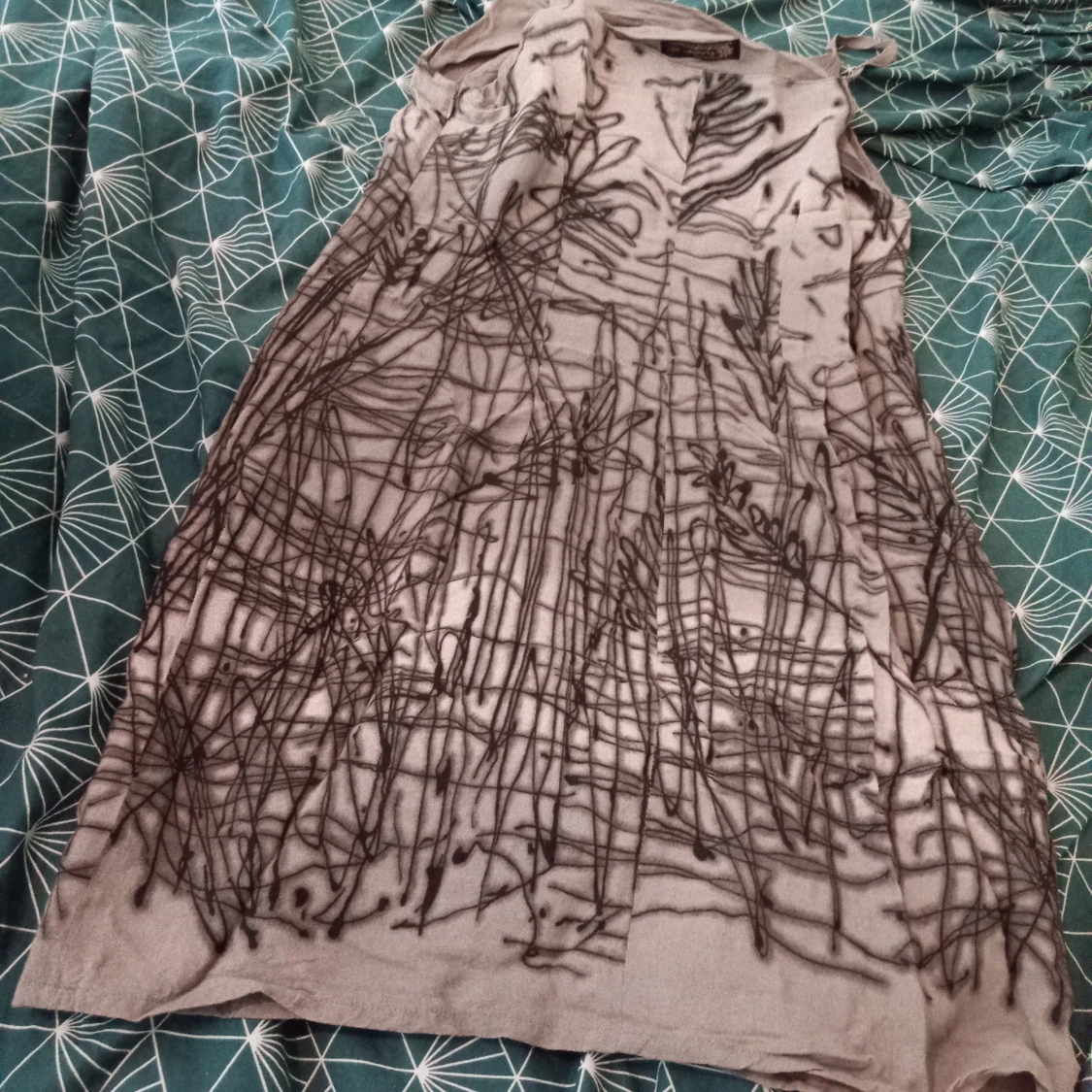 Grå klänning med svarta detaljer - 91