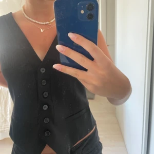 kostym väst - så snygg kostym väst feån Stockholm LM med vita tunna ränder. Säljer då den inte kommer till användning.