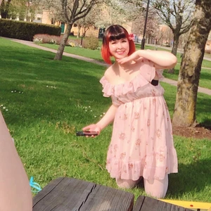 Rosa miniklänning - Blommig miniklänning i storlek 38/M, endast använd 2 gånger.