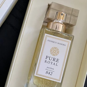 Parfymer och tan spray  - Jag har lite eget business där jag säljer smink, parfymer och tan spray. Är du intresserad skriv till mig. Parfymerna kostar 279- 379 kr och tan sprayen 279kr. 