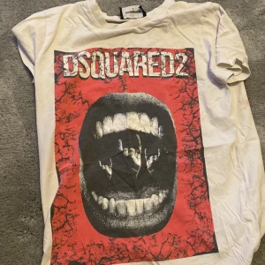 Dsquared t-Shirt S - Den är använd typ två gånger men har en bra passform