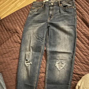 Jeans oanvända - Oanvända jeans från lager157 storlek L, köpta för 200kr st, användes aldrig pga passade ej och borttappat kvitto! Få båda paren för 150kr