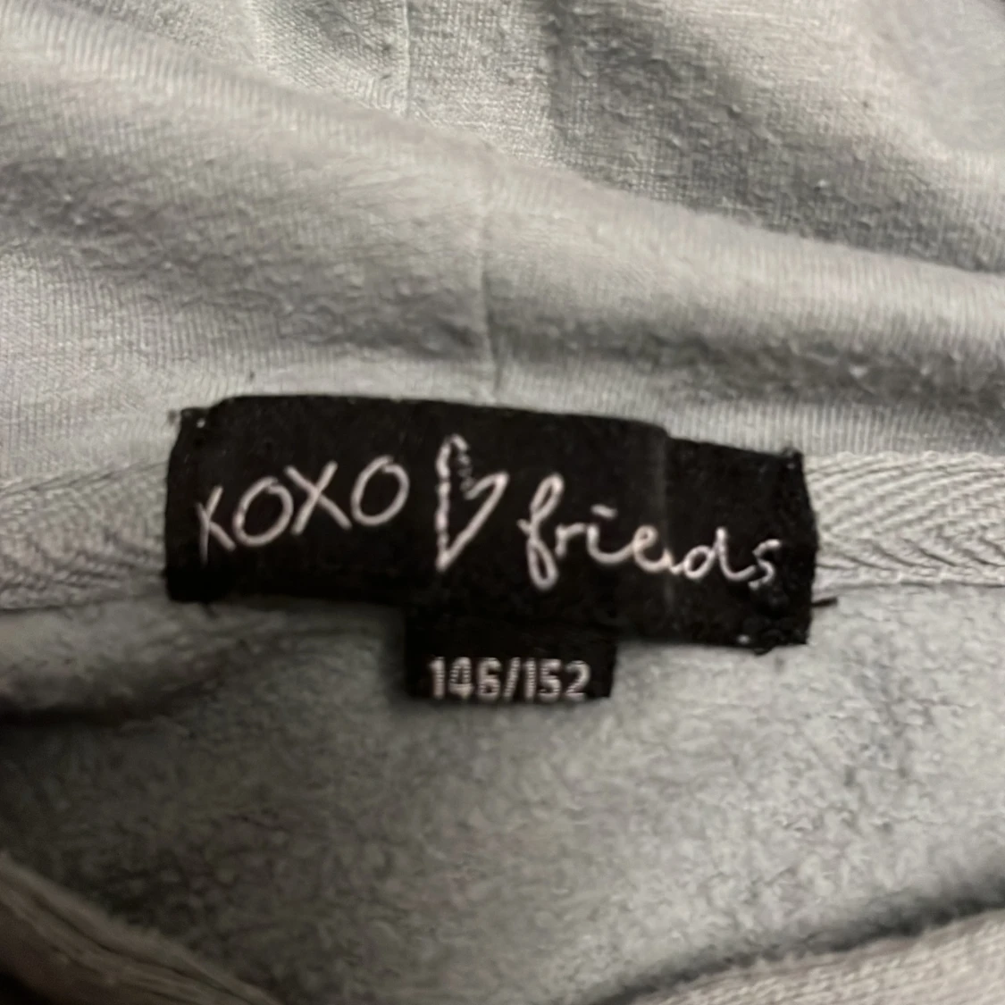 Grön luvtröja med dragsko nertill - 91