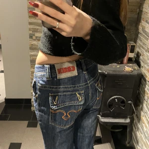 Bootcut jeans  - Vintage jeans med karaktär. Midjemått 74 cm, innerbenslängd 79 cm 🫶🏽