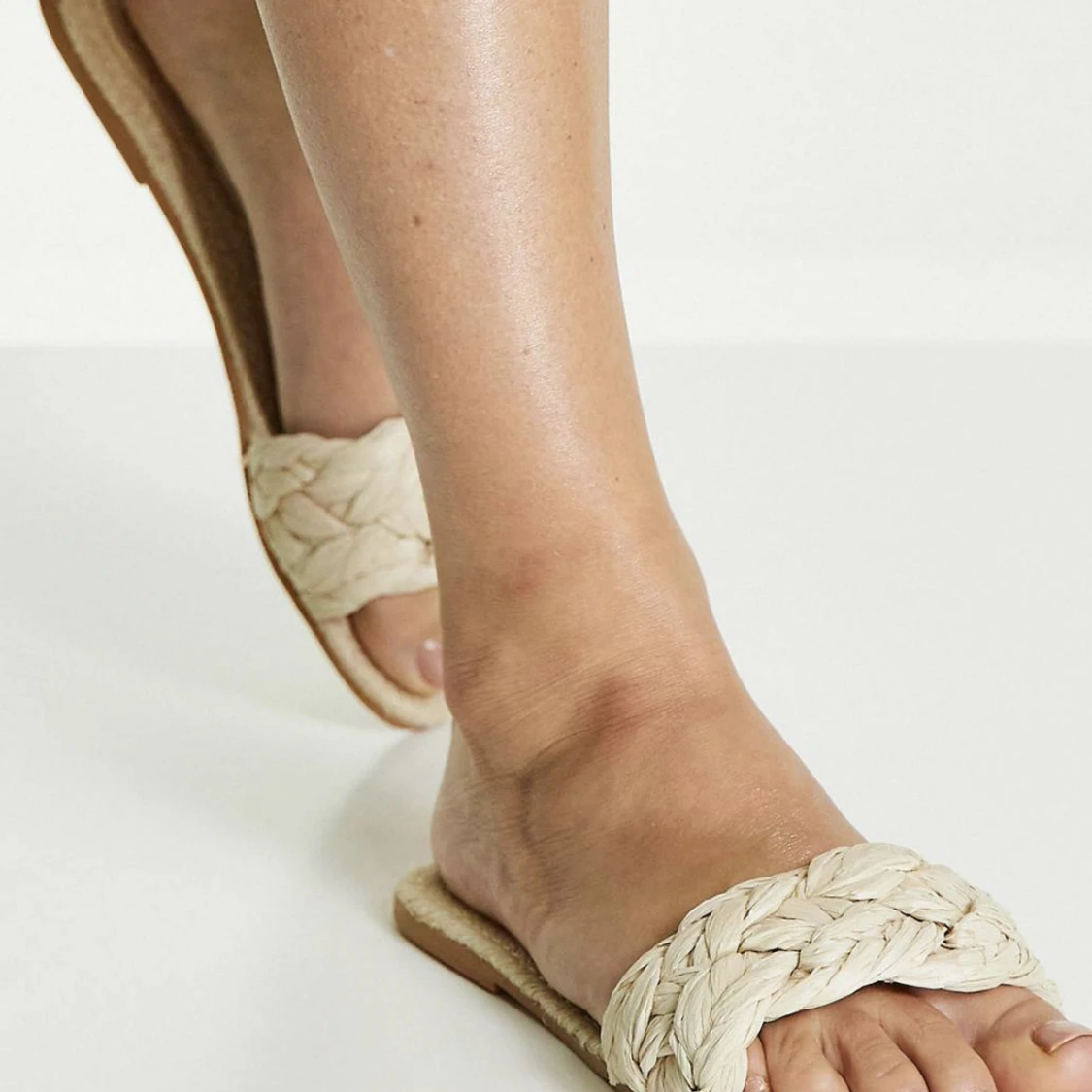 Flätade sandaler - 90