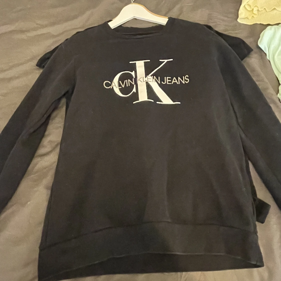 Calvin Klein Sweatshirt & T-shirt