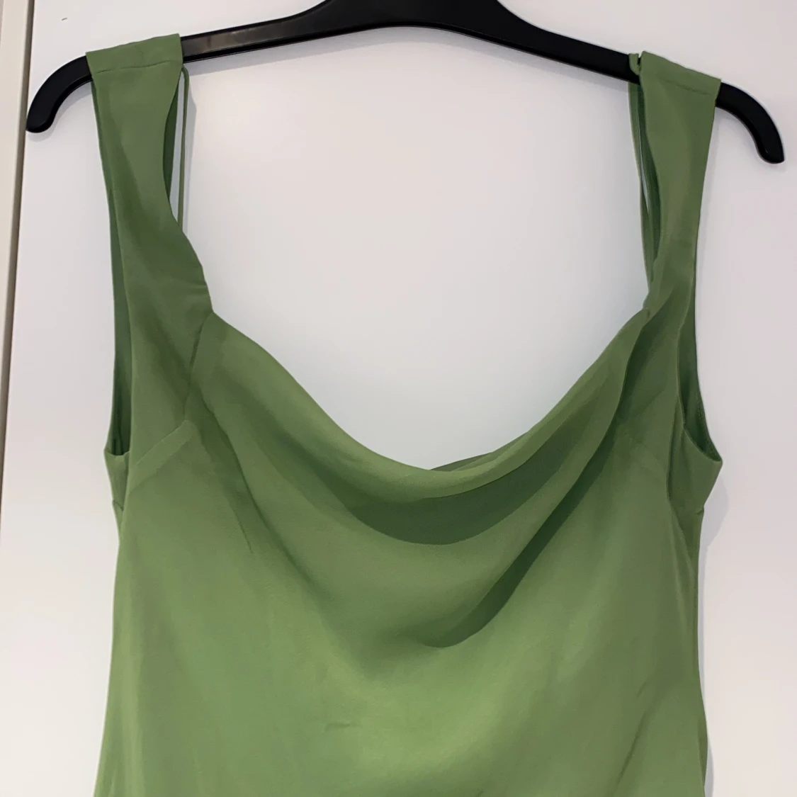 Grön vacker klänning - 90