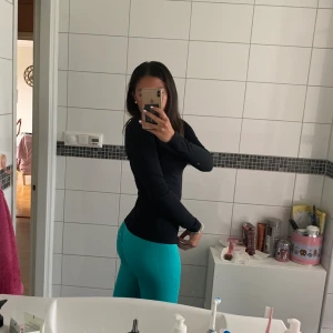 gymshark tights  - snygga turkosa gymshark tights storlek s pris 350kr, kan diskuteras 