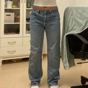 Levis straight jeans - Levis straight jeans, superfina, skit bra kvalitet, jeans material. Använd få gånger