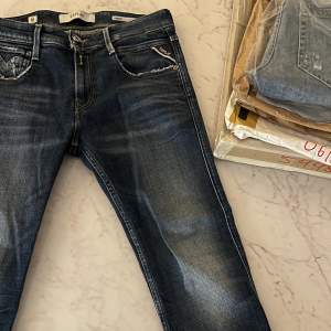 Modell: Anbass (1 Year Wash Jeans Dark Blue)  Skick: 10/10 (Nya) Retail: 1799 Mitt pris: 650kr   