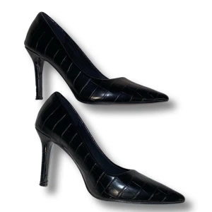 Pumps Svarta <3 - Storlek 38 men små i storleken🫶🏽