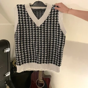 Mönstrad väst - Mönstrad väst i bra skick.✨