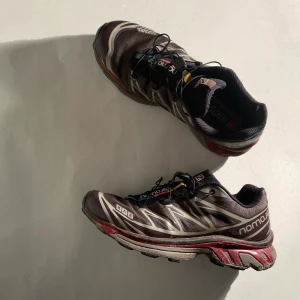 Bruna Salomon Xt-6 - Skit feta Salomon xt-6 skor från 2019/2020. De är en ganska rare colorway och går för 2000 på Depop. De är dunder skick förutom att de skulle behöva en tvätt. Passar 44/43