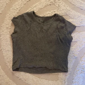 Vardaglig crop top - Okänt märke. Sitter som S/M