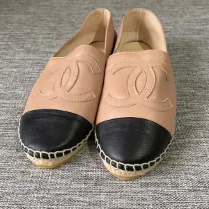 Chanel Espadrilles  Storlek 36. Jättefint skick. Sparsamt använda. Skickas mot spårbar frakt.