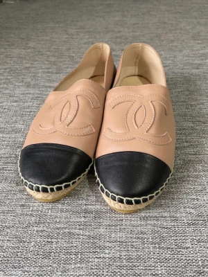 Chanel Espadrilles - Chanel Espadrilles  Storlek 36. Jättefint skick. Sparsamt använda. Skickas mot spårbar frakt.