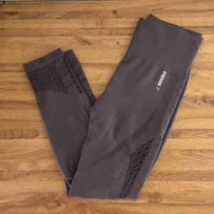  - Gymshark energy seamless i färgen slate lavender. Storlek S. Nyskick.  Nypris 600kr