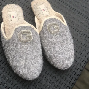 Gant ulltofflor - Ulltofflor från Gant. Strl 39,40 använda en halv vinter. Nypris ca 900