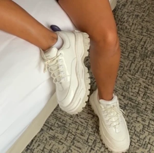 Eytys angel patent white  - Eytys angel patent storlek 38. NYSKICK (endast använd ett par gånger). Nypris:2600kr. 