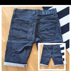 Nudie jeans Slim Jim  - Avklippat till shorts. Fint skick. Storlek 30/32