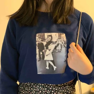  - tröja med tryck! väldigt bra skick!!