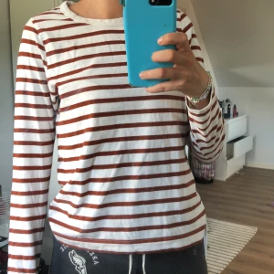 Weekday tröja - Randig tröja från Weekday i storlek S. Fint skick och säljer för 150 kr.
