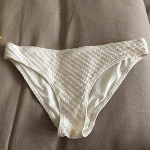  - Ny bikiniunderdel! Vit från HM. I nyskick!!!
