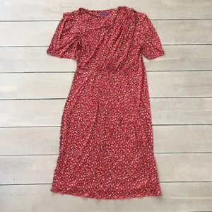 Ingenue klänning - Fint mönstrad klänning. Aldrig använd 