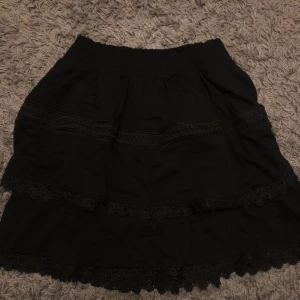 Kjol - Kjol från Gina💗 100kr frakten är inräknat i priset ☺️