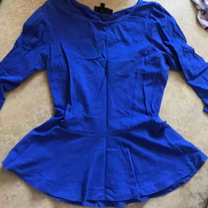  - Peplum topp från bikbok, färgen är lite mer dämpad än vad bilden visar 