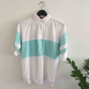  - pikétröja, köpt på second hand! frakten är inräknad! ✨