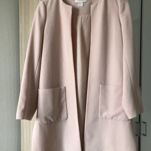 KAPPA FRÅN HM - Bra skick, bekväm, passar även strl 38