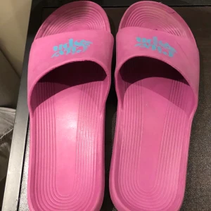 Tofflor - Tofflor, passar storlek 37-39, frakt 44kr