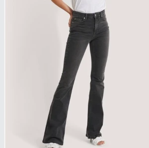 Jeans - Nakd jeans som är mörkgrå. Pris kan diskuteras!! Nypris: 500kr