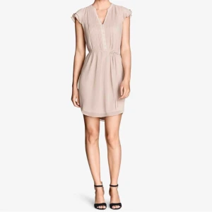  - Ny klänning i puderrosa färg, superfin!  Fri frakt 