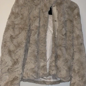Pälskappa - Pälsjacka (fake päls självklart!) storlek S