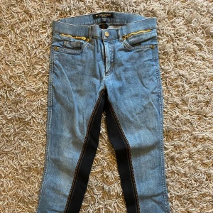 Ridbyxor  - Helskodda ridbyxor från JH i jeansmodell, mjuka och sköna, nyskick, storlek 150, 300 kr + frakt 