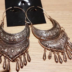 NY Orhängen Hippie bohemisk indisk goa - ny orhängen av mässing i gultoptik. super snygga och trendiga för festivaler eller partys