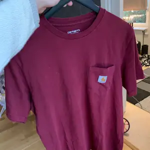 Vinröd carhartt T shirt basic !! 